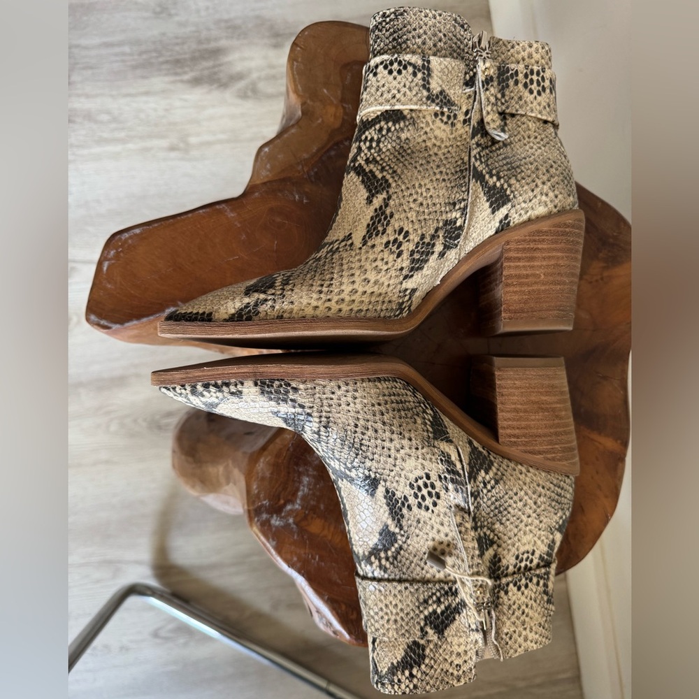 SAM EDELMAN Leonia Snakeskin Embossed Leather Booties Beige & Grey Pointed Toe 5 - Picture 8 of 11